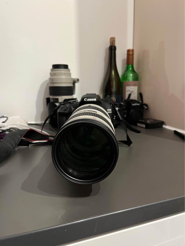 Canon 2000D + EF-S 18-55 mm