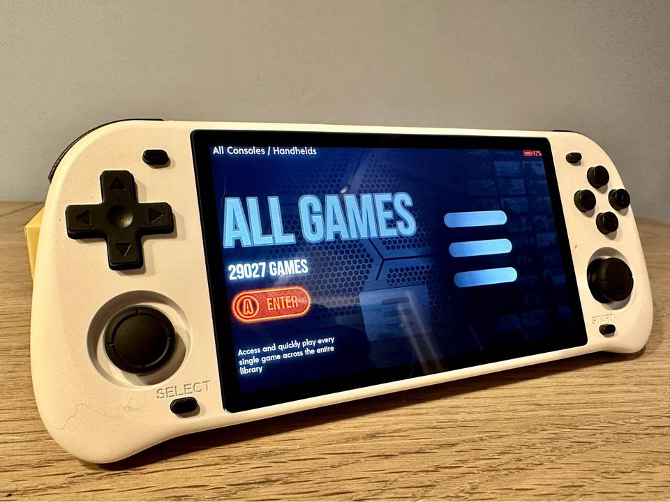 Handheld Retro Gaming Console (29,000+ games)
